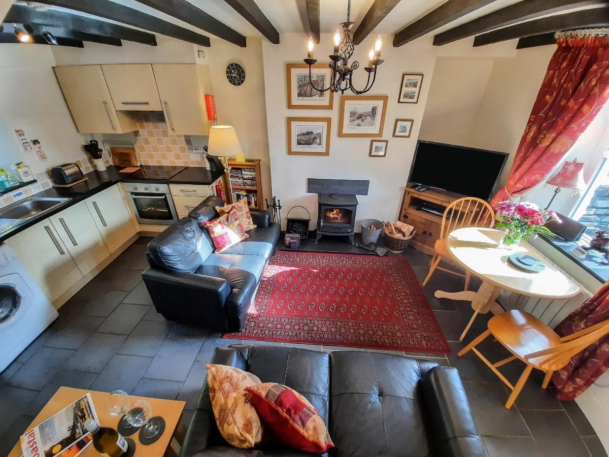 Bwthyn Ger Afon Riverplace Cottage 布莱奈费斯蒂尼奥格 外观 照片