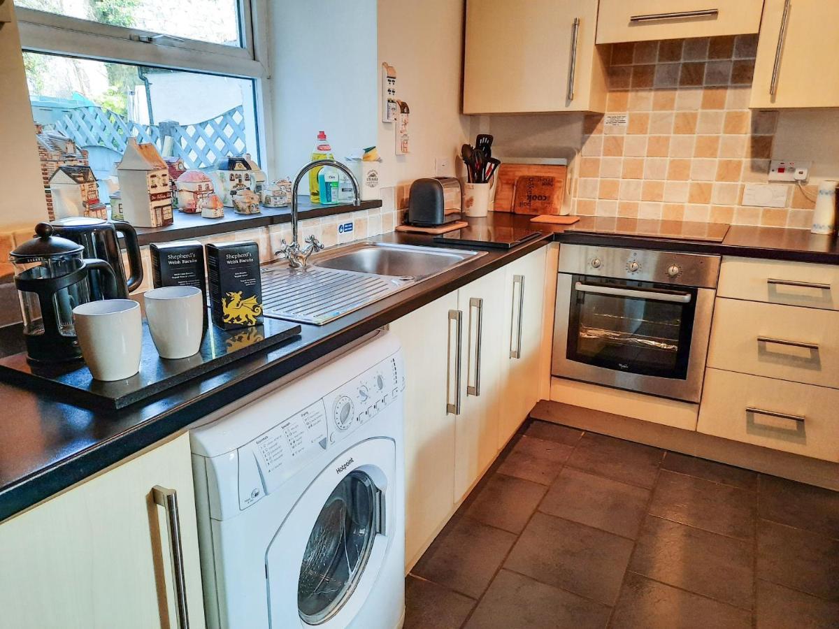 Bwthyn Ger Afon Riverplace Cottage 布莱奈费斯蒂尼奥格 外观 照片