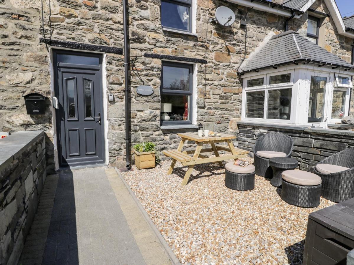 Bwthyn Ger Afon Riverplace Cottage 布莱奈费斯蒂尼奥格 外观 照片