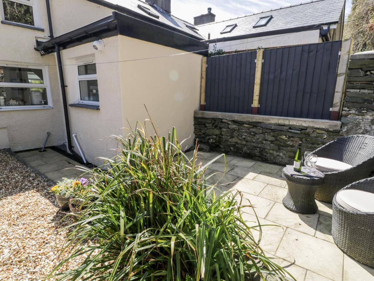 Bwthyn Ger Afon Riverplace Cottage 布莱奈费斯蒂尼奥格 外观 照片