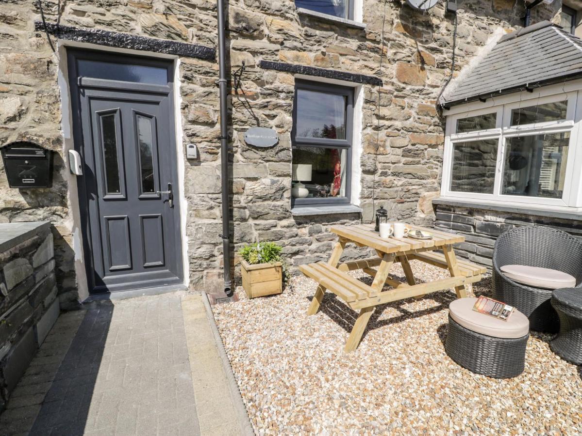 Bwthyn Ger Afon Riverplace Cottage 布莱奈费斯蒂尼奥格 外观 照片