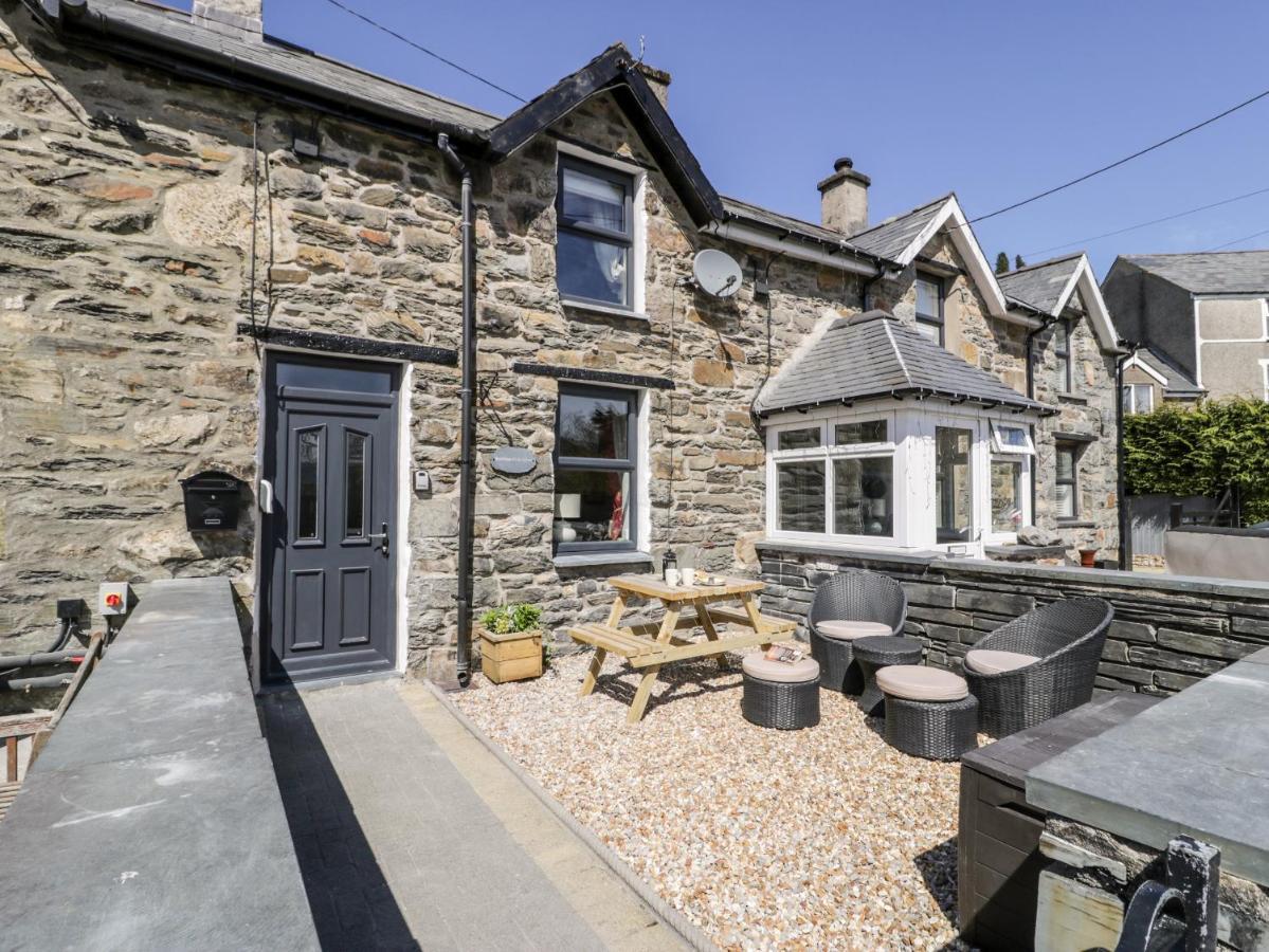 Bwthyn Ger Afon Riverplace Cottage 布莱奈费斯蒂尼奥格 外观 照片