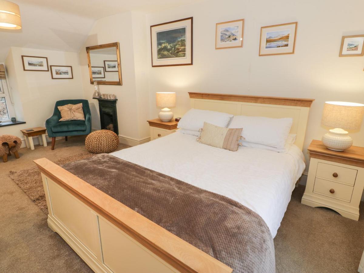 Bwthyn Ger Afon Riverplace Cottage 布莱奈费斯蒂尼奥格 外观 照片
