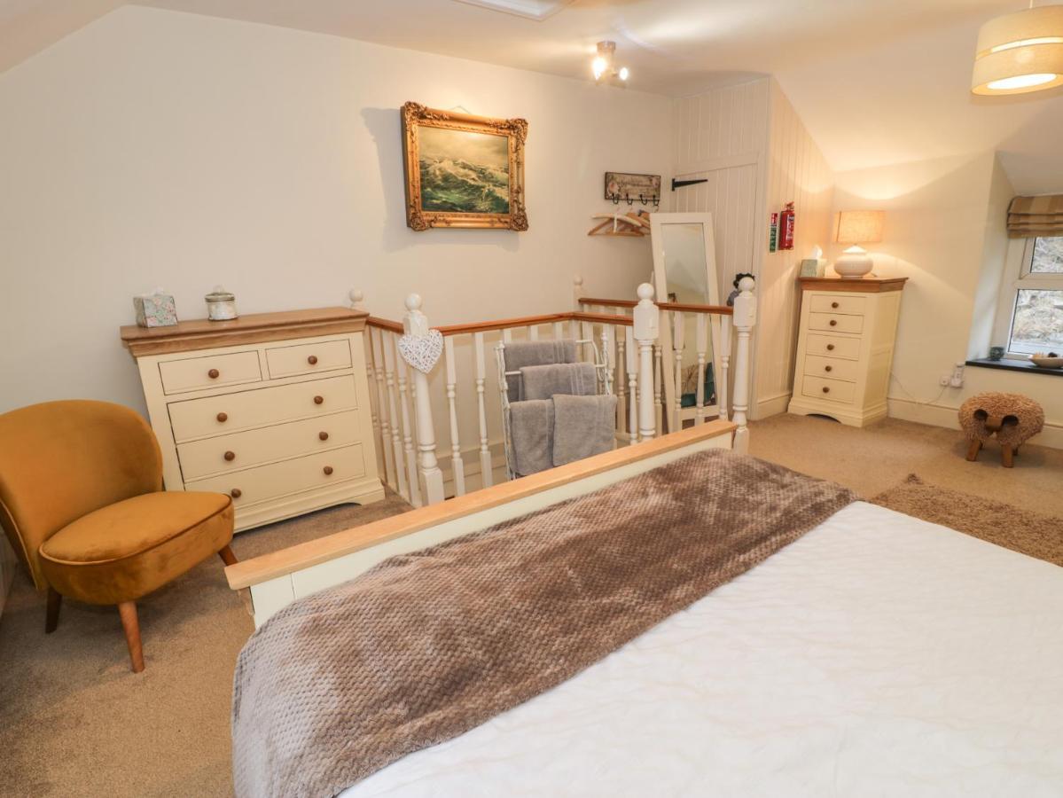 Bwthyn Ger Afon Riverplace Cottage 布莱奈费斯蒂尼奥格 外观 照片