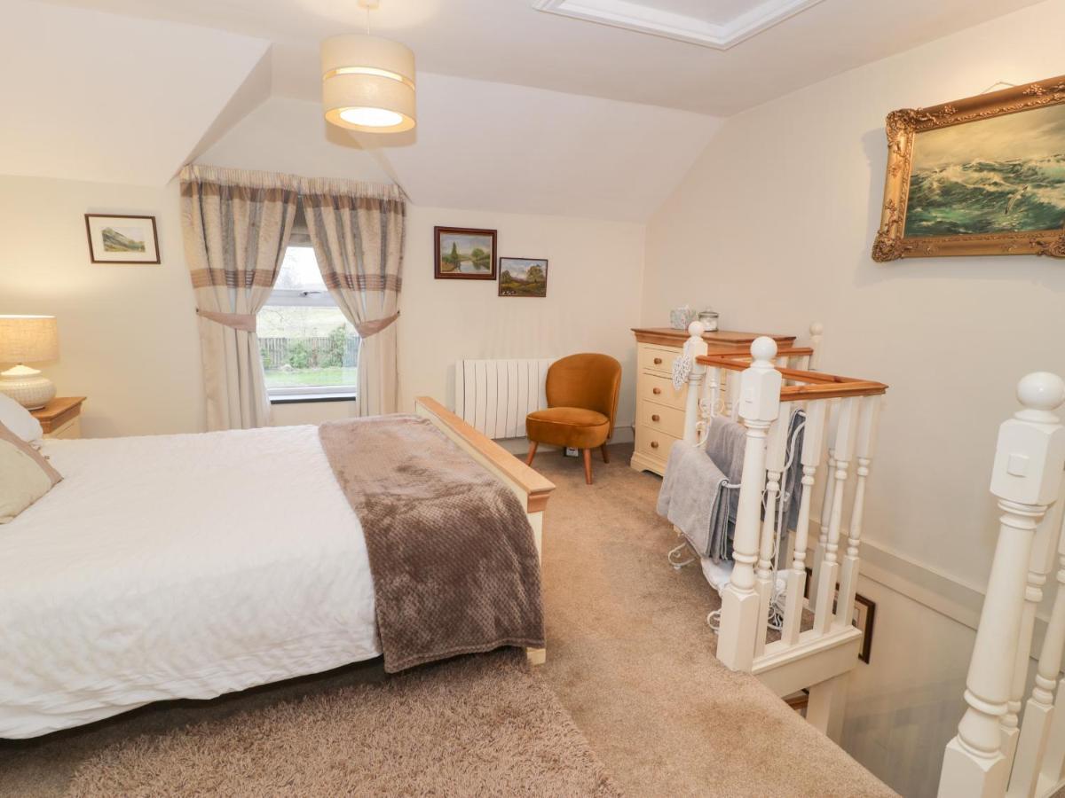 Bwthyn Ger Afon Riverplace Cottage 布莱奈费斯蒂尼奥格 外观 照片
